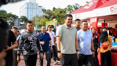 Bobby Nasution Tarik kupon Undian Acara Fun Walk dengan Menyumbang 5 Sepeda