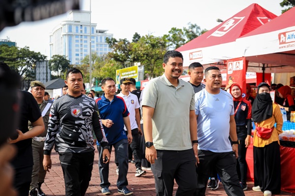 Bobby Nasution Tarik kupon Undian Acara Fun Walk dengan Menyumbang 5 Sepeda