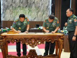 Panglima TNI Jenderal TNI Agus Subiyanto Serah Terimakan Risalah Kasad