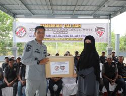Jelang HUT ke-18, Bakamla RI Bagikan Tali Kasih Kepada Masyarakat Sekitar