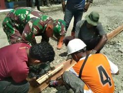 Babinsa Koramil 1710-07/Mapurujaya Bersama Warga Binaan Kerja Bakti Pengecoran Jalan