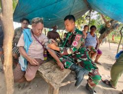 Masuk Kampung Tomer Pasukan Lipan Beri Perhatian Kepada Warga