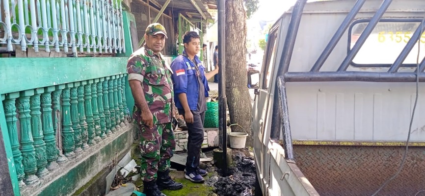Babinsa Joyotakan Mendampingi dalam Pemasangan Jaringan WIFI di Wilayah Binaan