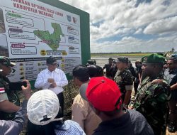 Wamenhan Dampingi Mentan Tinjau Lokasi Lahan Pengembangan Food Estate di Kampung Wanam, Merauke