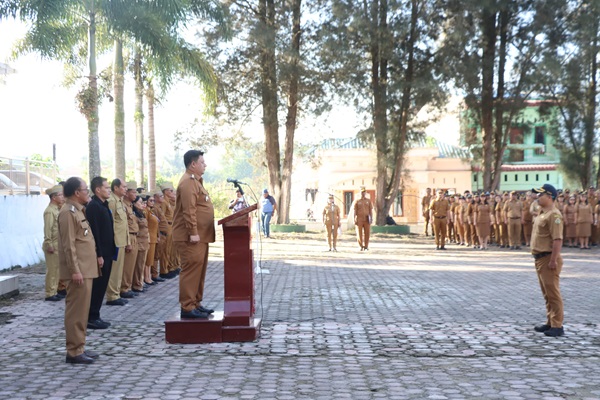 Perdana Setelah Dilantik, Bupati dan Wabup Pimpin Apel Gabugan, Vandiko Tingkatkan Kreatifitas dan Gali Segala Potensi yang Ada