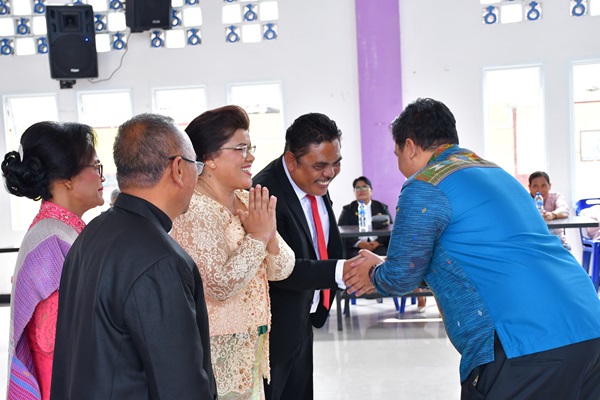 Pisah Sambut Praeses Distrik VII Samosir, Bupati Samosir Memuji Ide Kreatif Pdt. Rein Justin Gultom