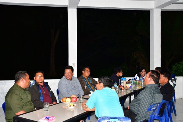 Akrab dan Penuh Kebersamaan, Bupati Samosir Menyambut Kehadiran Uskup Agung Medan