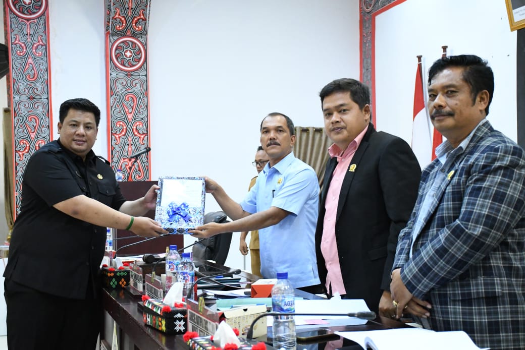 Bupati Samosir Sampaikan Nota Pengantar LKPJ Tahun Anggaran 2024