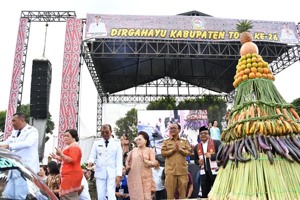 Wakil Bupati Samosir Menghadiri Perayaan Hari Jadi Ke-26 Kabupaten Toba