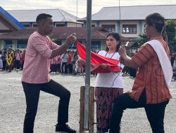 Dandim 1710/Mimika Pimpin Upacara Peringatan Hardiknas di SMPN 2 Timika