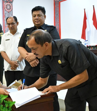 Bupati Samosir dan DPRD Sepakati Tiga Rancangan Perda Menjadi Peraturan Daerah