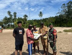 Babinsa Koramil 1710-01/Kokonao Dampingi Penyaluran Beras Ketahanan Pangan Untuk Masyarakat