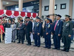 Personel Kodim 1710/Mimika Ikut Taptu dan Pawai Obor Peringatan HUT Ke-80 Kemerdekaan RI