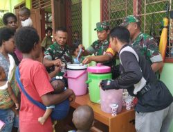 Dukung Program Penurunan Angka Stunting, Kodim 1710/Mimika Beri Makanan Tambahan Kepada Balita Jelang Peringatan HUT Ke-80 TNI