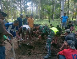 Di Tengah Kesibukan Membangun, Satgas TMMD Kodim 1505/Tidore Tetap Peduli Warga Berduka