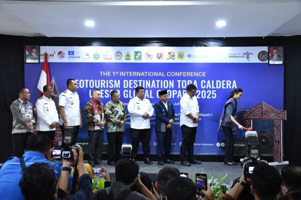 Peran Gubernur Sumut Mendapat Apresiasi dari Bupati Samosir dalam Keberhasilan Geopark Kaldera Toba Raih Green Card