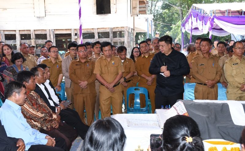 Bupati Samosir Turut Berduka atas Kepergian Ibunda Wabup Samosir