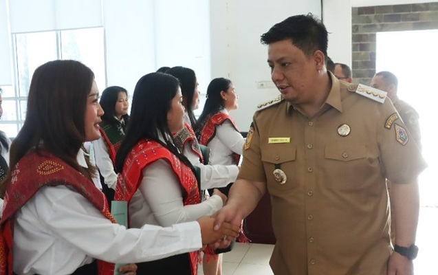 Bupati Samosir Serahkan SK P3K Tahap II, Ajak ASN Baru Tingkatkan Inovasi dan Kreativitas