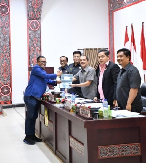 Ranperda P-APBD 2025 Resmi Jadi Perda Setelah Disetujui Lima Fraksi dan Disahkan oleh Bupati Samosir Bersama DPRD