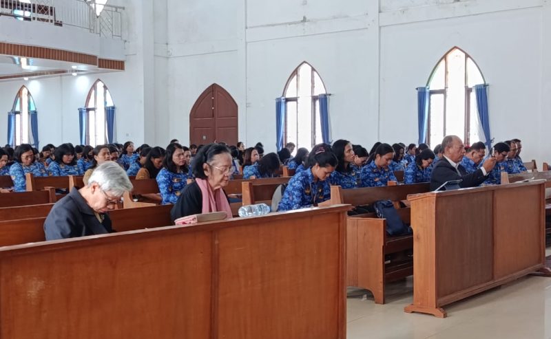 ASN Pemkab Samosir Ikuti Ibadah Gabungan