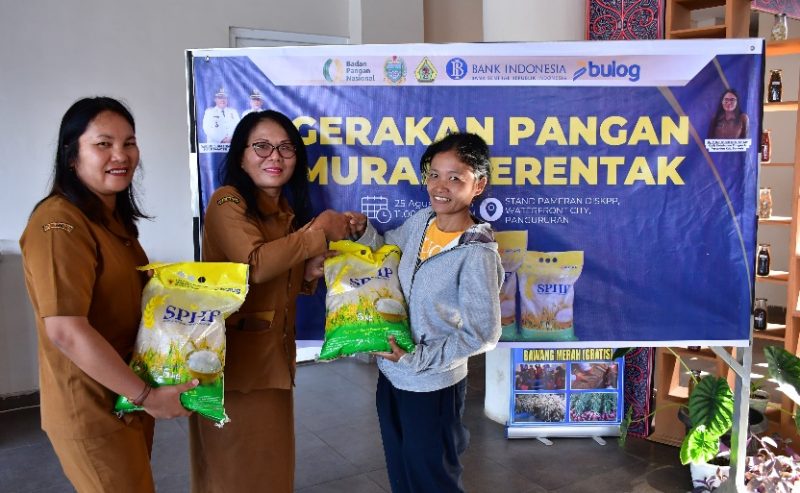 Lewat Gerakan Pangan Murah, Pemkab Samosir Salurkan 5 Ton Beras bagi Warga