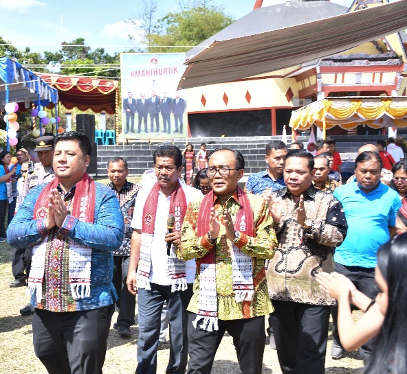 Dalam Pesta HUT Ke-12 Tahun Tugu Raja Simanihuruk, Bupati dan Wabup Serukan Pelestarian Budaya serta Penguatan Tali Persaudaraan