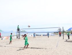 Turnamen Voli Pantai Piala Bupati Samosir 2025 Resmi Dimulai, Sekda Marudut Tua Sitinjak Buka Kegiatan di Pantai Indah Situngkir