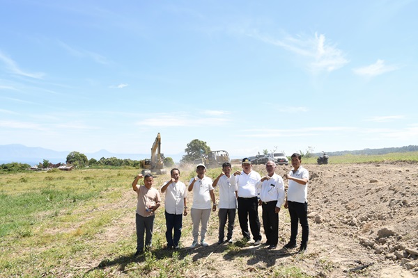 Wabup Samosir Meninjau Langsung Progres Pembukaan Jalan Pangururan Bypass yang Mulai Dikerjakan