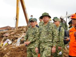 Panglima TNI Tinjau Lokasi Longsor Cisarua