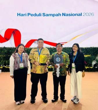 Satu-satunya-dari-sumut-kabupaten-samosir-terima-penghargaan-sertifikat-menuju-kota-bersih Satu-Satunya dari Sumut, Kabupaten Samosir Terima Penghargaan Sertifikat Menuju Kota Bersih