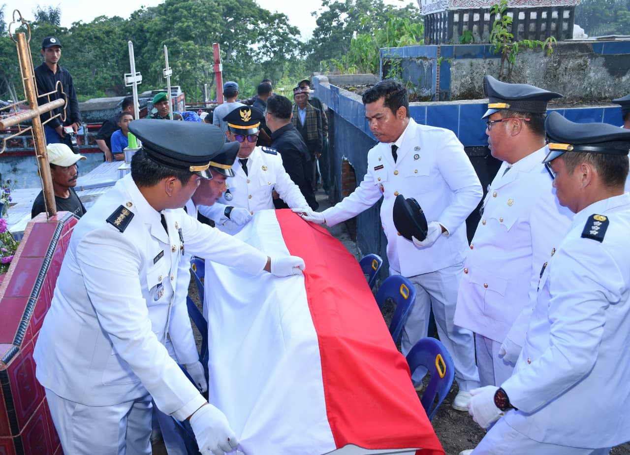 IMG-20260309-WA0043.jpg Bupati Samosir Pimpin Upacara Kenegaraan Pemakaman Camat Palipi Roberd Sinaga