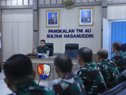 Komandan Lanud Sultan Hasanuddin Pimpin Rapat Staf, Tekankan Kepemimpinan Berbasis Keteladanan dan Kecerdasan Emosional