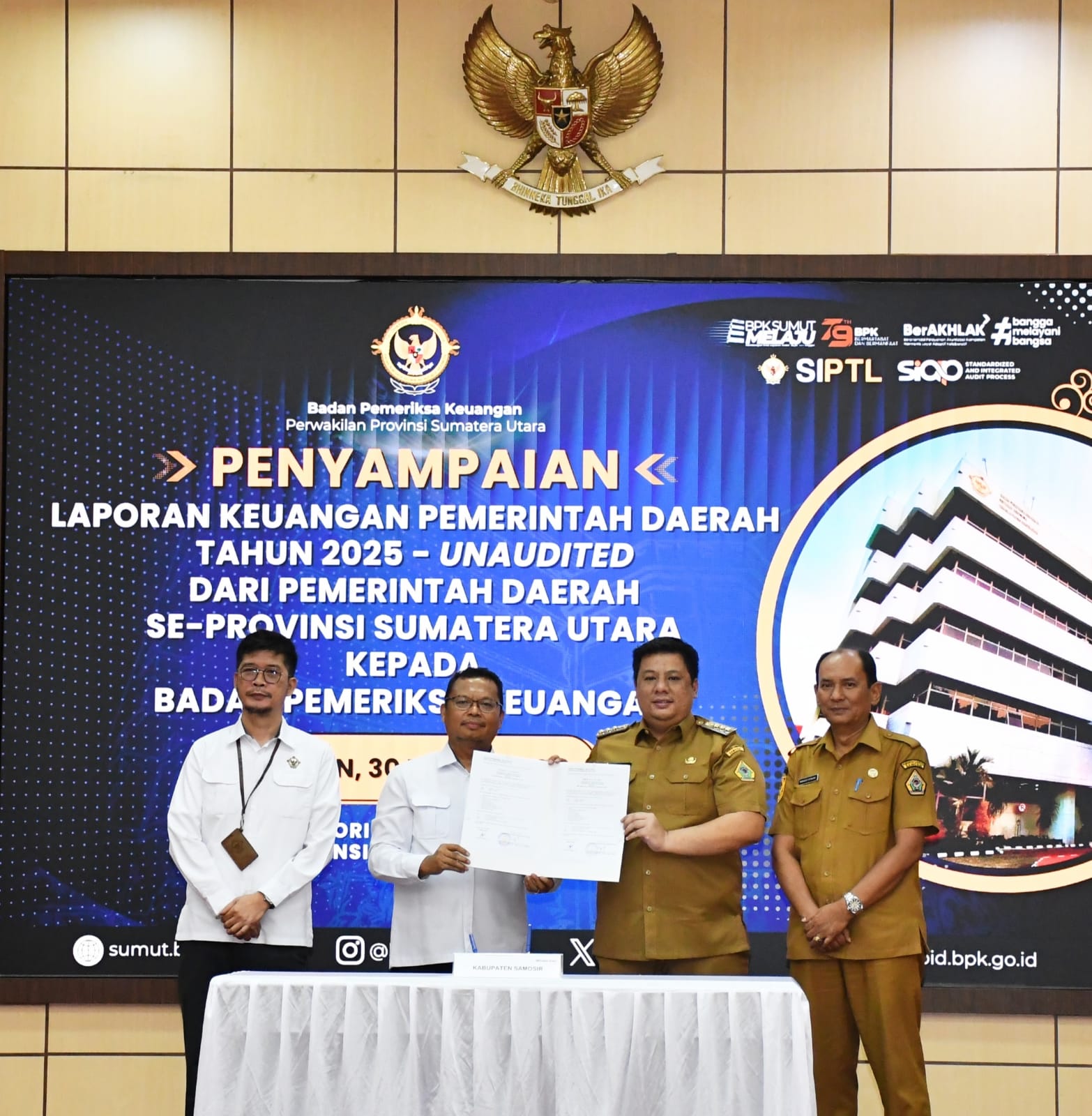 IMG-20260401-WA0010.jpg Tepat Waktu, Bupati Samosir Sampaikan LKPD 2025 ke BPK Sumut