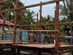 TMMD Ke-128 Kodim 1710/Mimika Gunakan Kayu Besi Berkualitas untuk Bangun Rumah Layak Huni di Kampung Keakwa