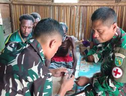 Tim Kesehatan Satgas TMMD Gerak Cepat Layani Warga Yang Sakit