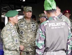 Wapang TNI Dampingi Menhan RI Tinjau Kesiapan Yonif TP 805/KSW di Papua Barat
