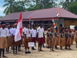 Antusiasme Tinggi Warnai Upacara Hardiknas di SD Naena Kekwa Bersama Satgas TMMD Kodim 1710/Mimika