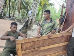 Satgas TMMD Tuntaskan Pemasangan Pintu MCK Umum di Kampung Keakwa