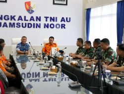 Sinergi Tanpa Batas, Kabasarnas Beri Penghargaan Khusus untuk Lanud Sjamsudin Noor