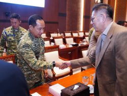 Panglima TNI Hadiri Raker Bersama Komisi I DPR RI Bahas Dinamika Geopolitik dan Misi Perdamaian Dunia