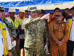 Kasum TNI Tinjau Rehabilitasi Pascabencana dan Serahkan Bantuan Air Bersih di Tapanuli